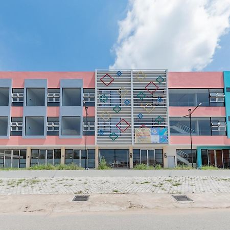 Sans Hotel Berau Square Tanjung Redep エクステリア 写真